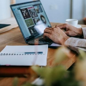 Hoe Bedrijven Gratis een Opdracht Kunnen Plaatsen in Financiën, HR, Ondersteunend Personeel, Marketing, en Copywriting